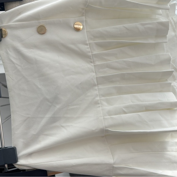 Zara skort that looks like a skirt size m - Picture 2 of 2